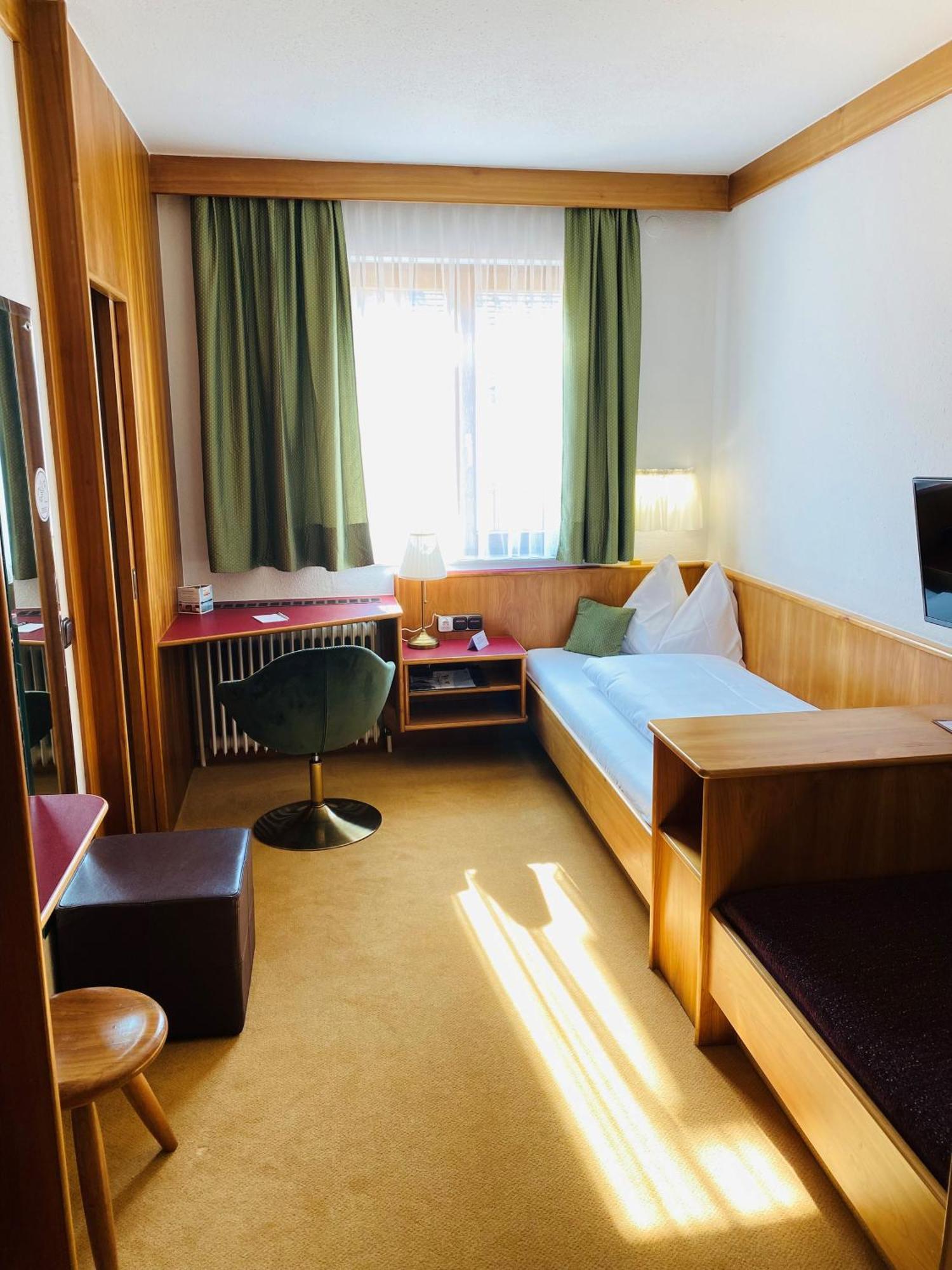 Hotel Zillners Einkehr *** Altheim エクステリア 写真